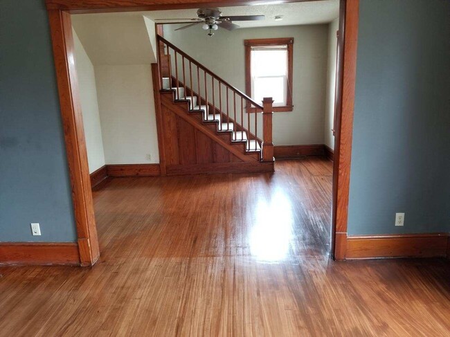 Photo - 4826 W Folsom St