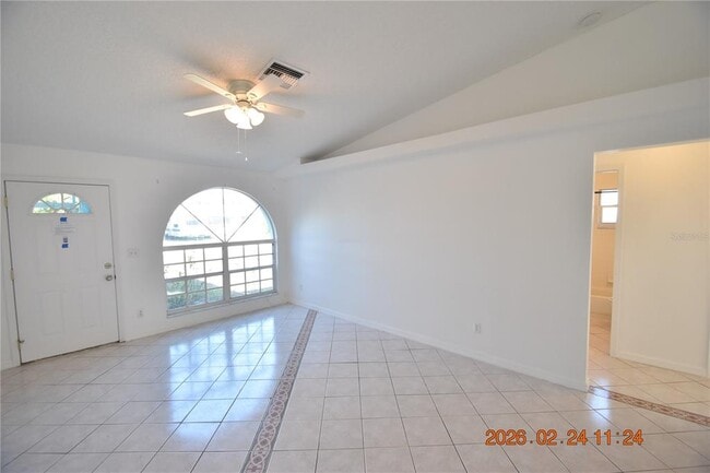 Photo - 818 Gray St S