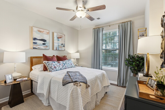 2 Bedroom Premier Garden-Renovated