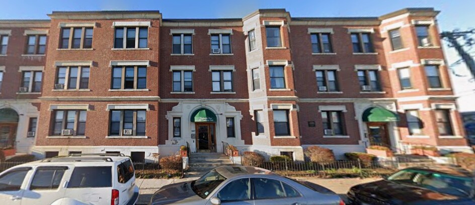Photo - 437 Cambridge St