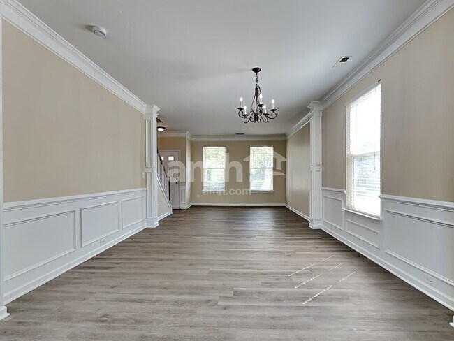 Photo - 533 Wrayhill Dr