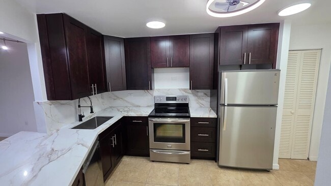 Building Photo - 1690 NE 191st St Unit 409-1