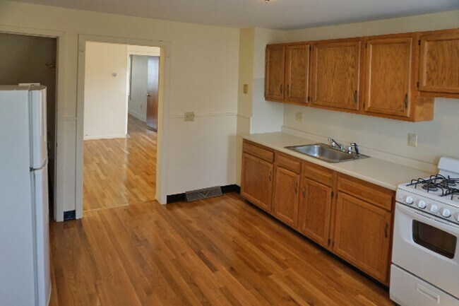 Photo - 1bed apartment in Waltham in available in 7/1