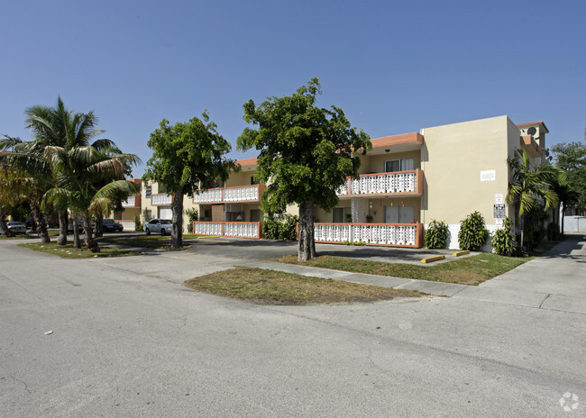 Building Photo - 2031 NE 139 St North Miami Beach, FL 33181 Rental