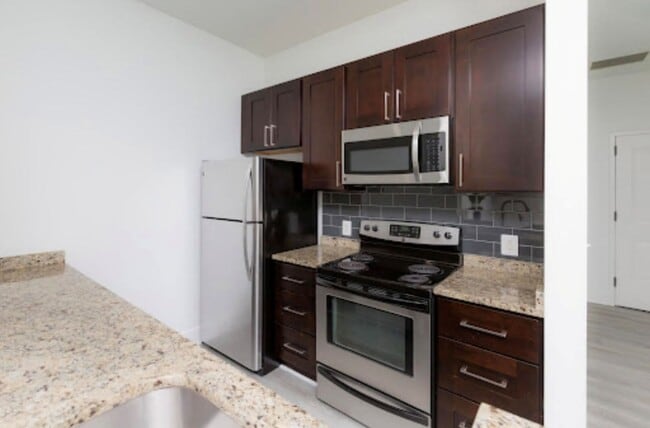 Photo - 300 Cathedral St