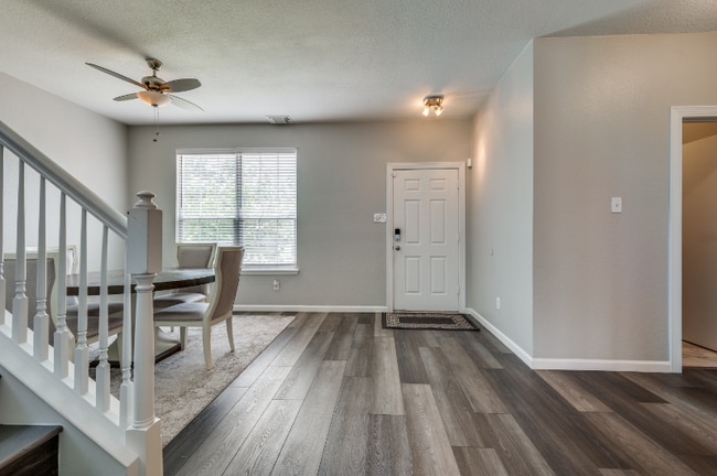 Photo - 817 Pryor Dr