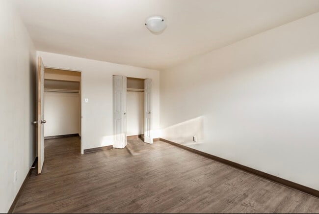 River Circle Apartments
