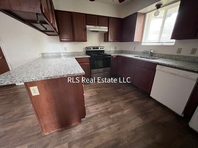 Photo - 1572 E Hidden Valley Rd