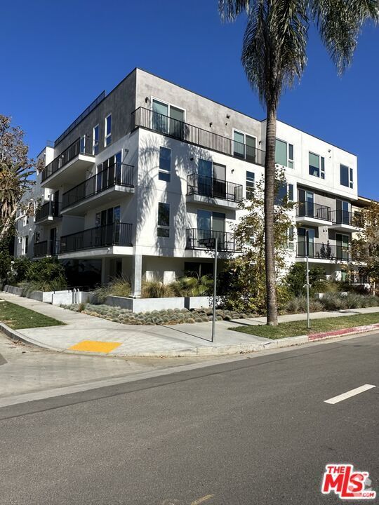 Building Photo - 4806 Sylmar Ave Unit PH2 Rental