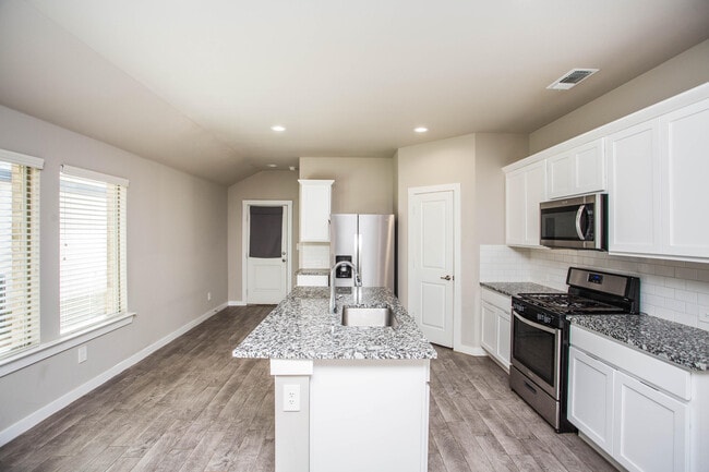 Photo - 4717 126th St