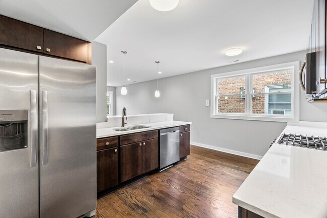 Photo - 2553 W Summerdale Ave Unit 2E