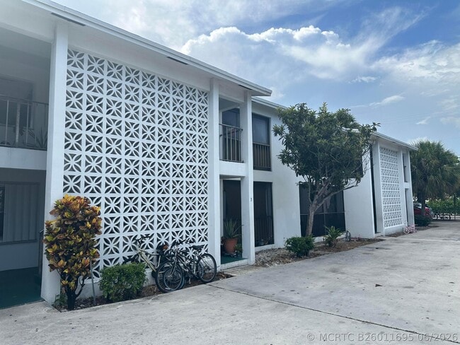 Building Photo - 6 3rd Ave N Unit 6