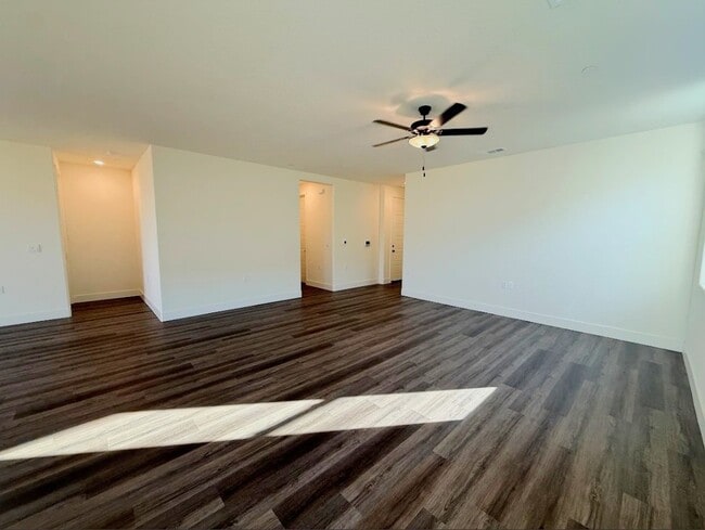 Photo - 654 Stephanie Dr