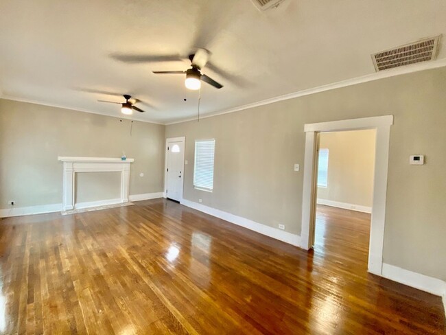 Highland Park adorable 2bd/1ba home AVAILA... - Highland Park adorable 2bd/1ba home AVAILA...