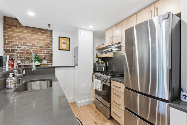 Photo - 28 Derne St Unit 2
