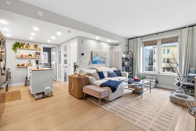 Building Photo - 932 Broadway Unit 212