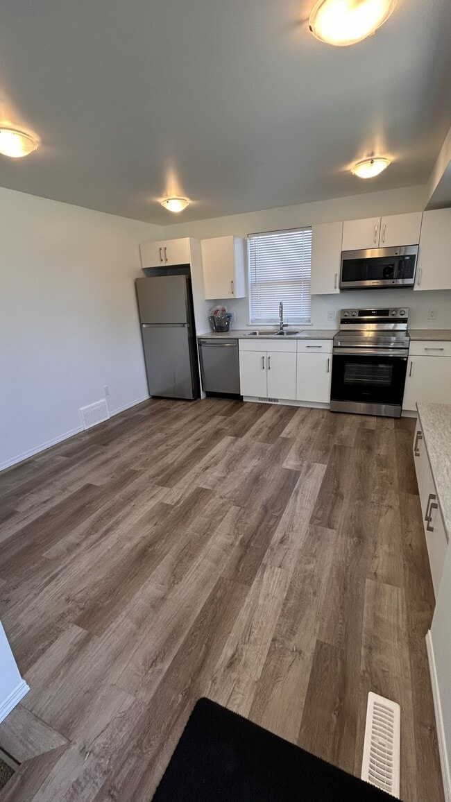 Photo - 12039-12055 55 St NW Unit Bsmt G4