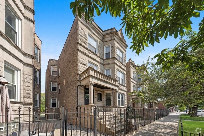 Building Photo - 3106 W Fullerton Ave Unit 1 Rental