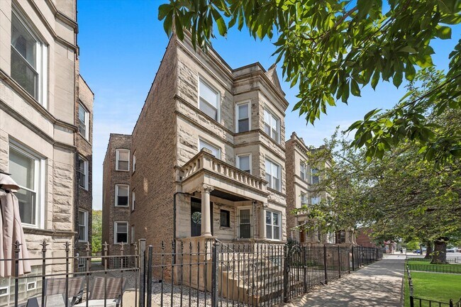 Photo - 3106 W Fullerton Ave Apartment Unit 1