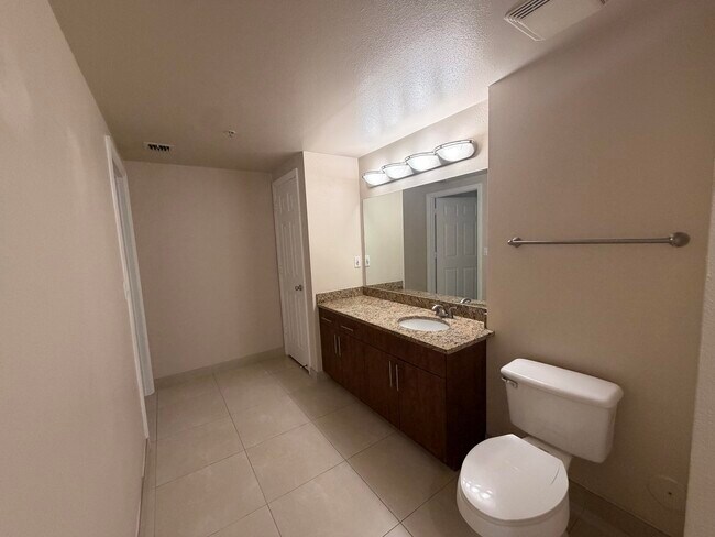Photo - 11601 SW 2nd St Unidad 21104