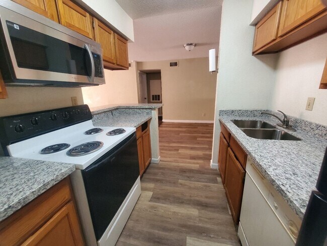 Photo - 9700 Leawood Blvd Unidad 816