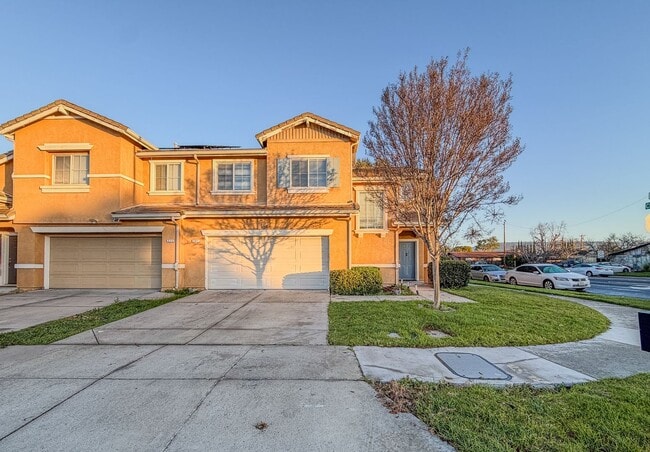 Building Photo - Fantastic. Three bedroom in Gilroy. Corner Lot