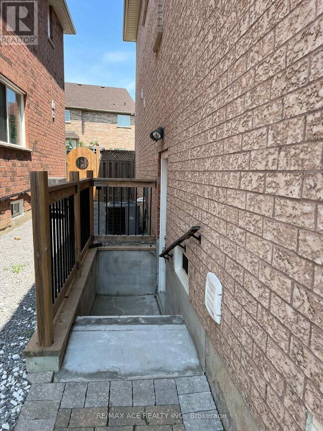 Photo - 15 Settlers Ridge St