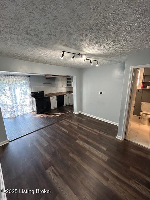 Photo - 1678 Cheak St