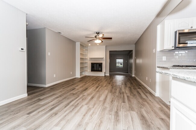 Photo - 2323 Luau St