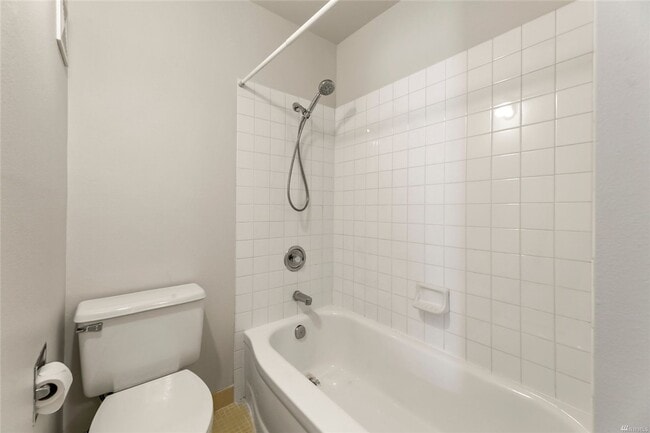 Photo - Spacious 1 bed/1bath. Heat included in re... Unit 504