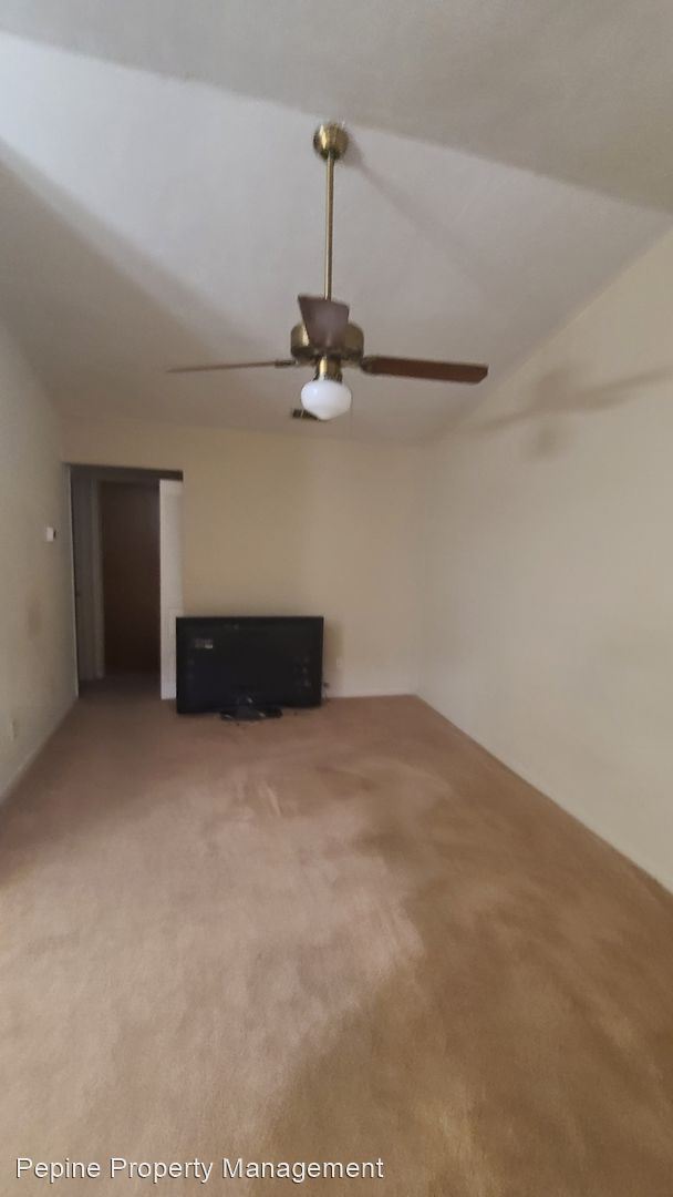 2 br, 1 bath House - 2862 SW 39th Ave