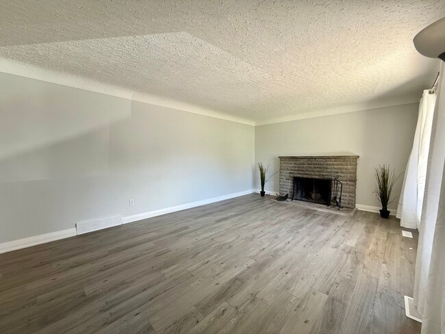 Building Photo - 404 Grantham Ave