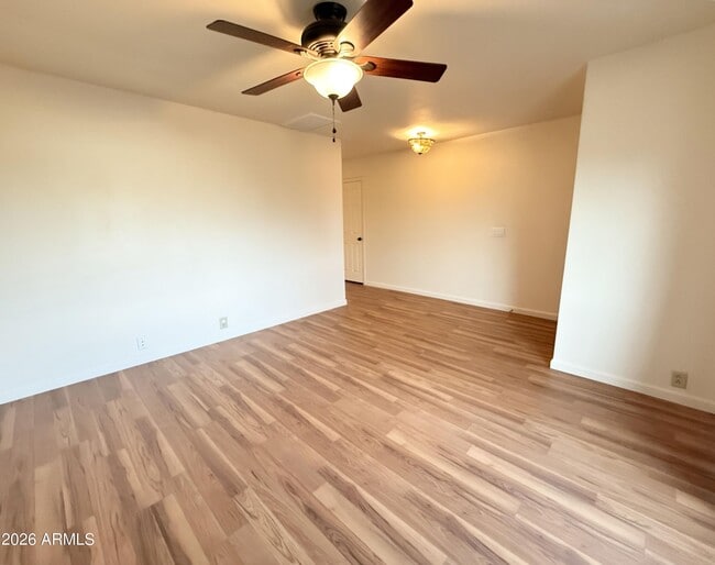 Photo - 720 W Vaughn St