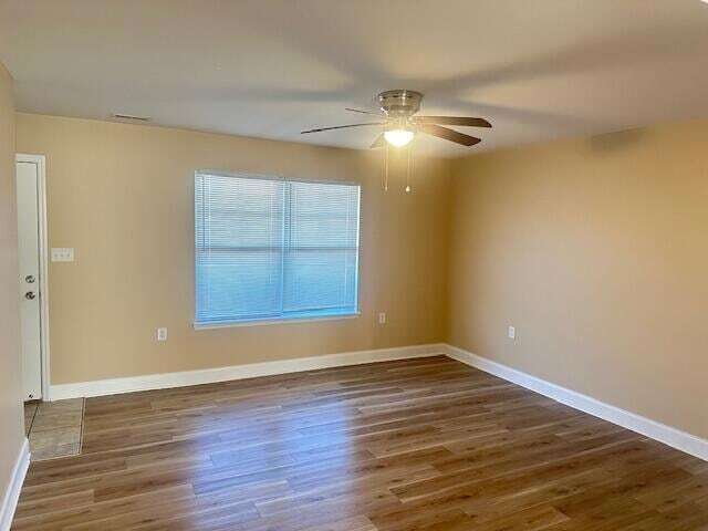 Photo - 1615 Manchester Trail NE