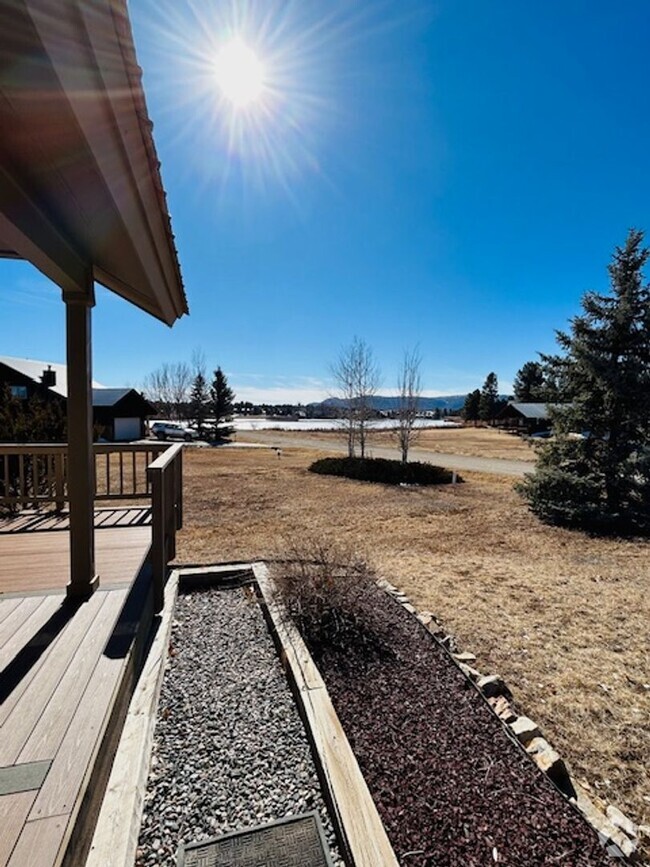 Building Photo - Stunning 3-Bedroom, 2-Bath Home with Lake ...