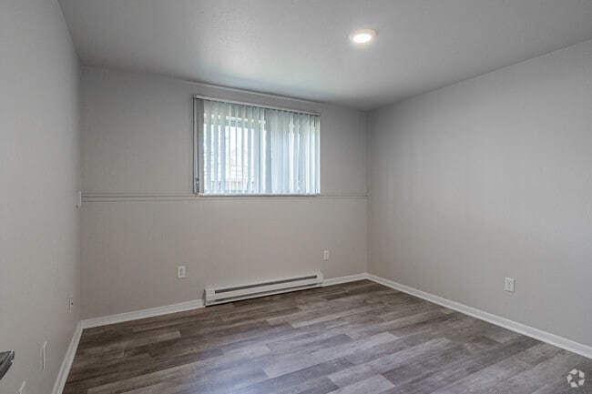 1BR, 1BA - 500SF - Bedroom