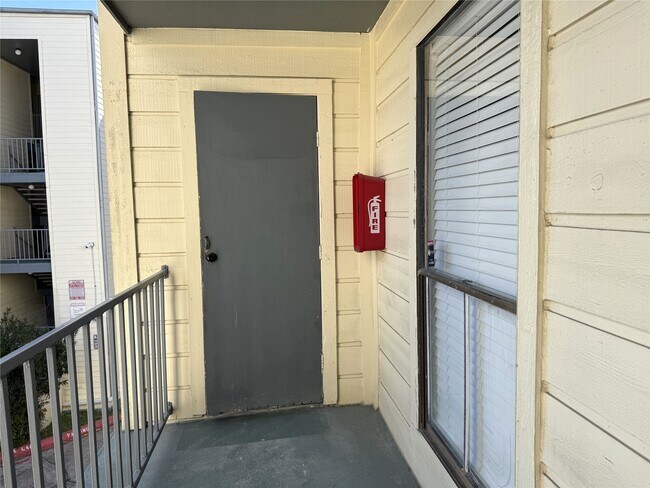 Photo - 4001 E NASA Pkwy Unidad 140