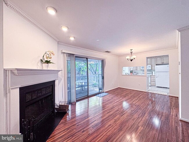 Building Photo - 2604 S Arlington Mill Dr Unit E