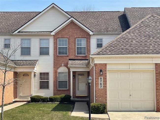 Building Photo - 8767 Hardwood Dr