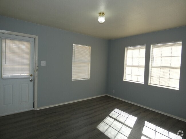 Building Photo - 1358 Mulberry St Rental
