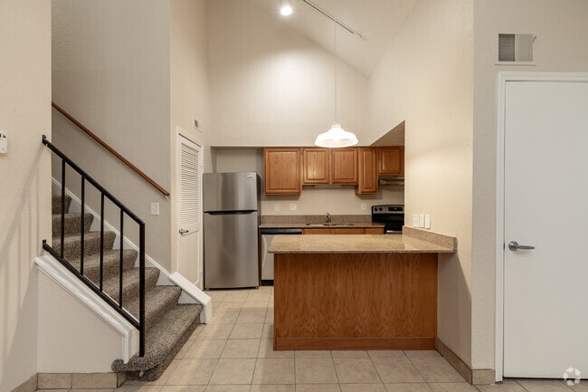 2BR, 2BA - 850SF - The Alcove Troy