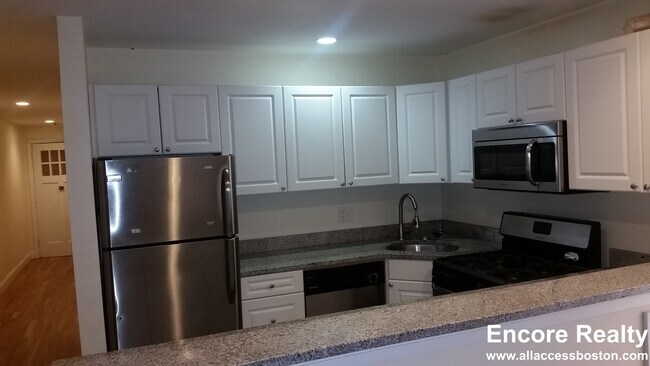 Building Photo - 56 Egmont St Unit 4