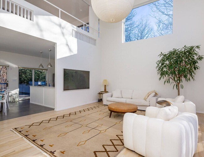 Photo - 94 3 Mile Harbor Hc Rd