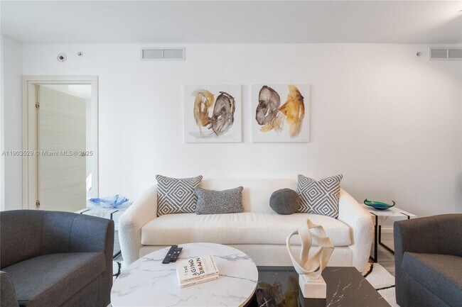 Photo - 801 S Miami Ave Unidad 1002