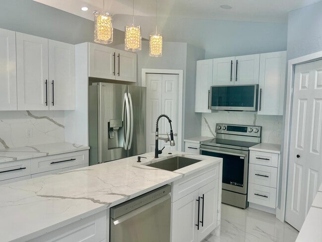 Photo - 3933 SW Kakopo St