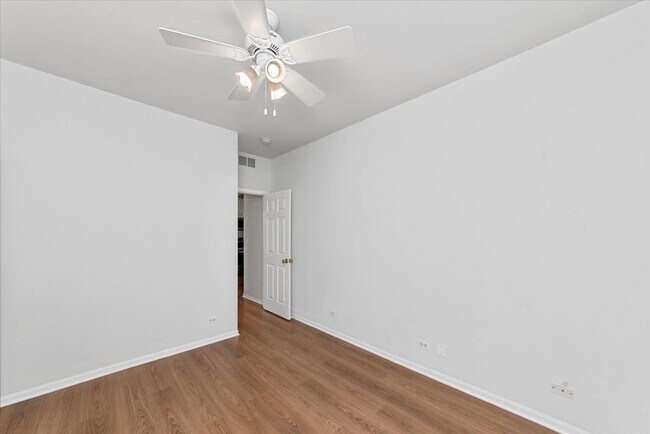 Photo - 301 W Goethe St Unit 203