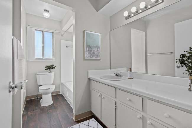 Photo - Cambridge Square