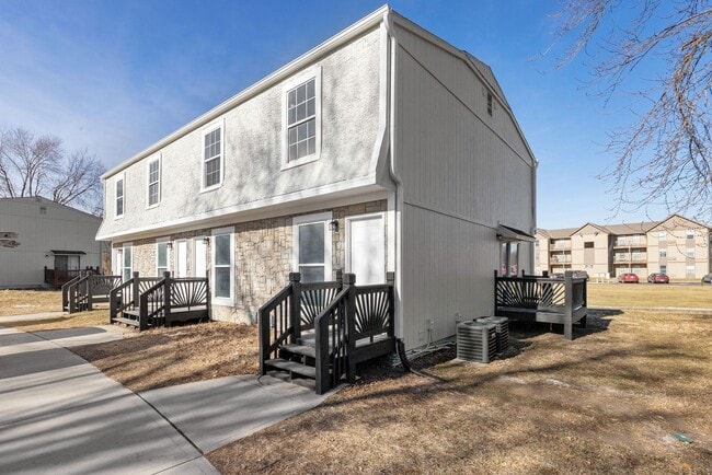 Photo - Spacious Duplex in Johnson County - Available December 15