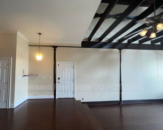 Photo - 102 Person St