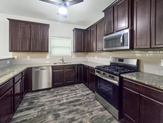 Photo - 1437 Balvaird Dr SE